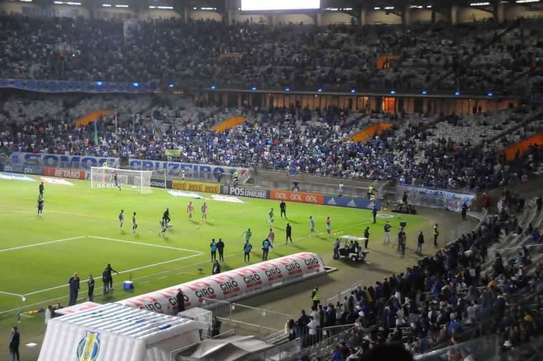 O Mineiro, para Cruzeiro e Atltico,  deficitrio, pois os clubes ficam, no mximo, com 48% da bilheteria, e assistem a administradora faturar com ingressos, estacionamento, alimentos e publicidade.