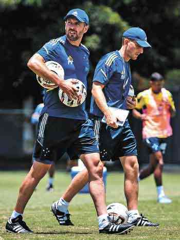 Três vitórias em quatro jogos e liderança do campeonato. Cruzeiro recebe  elogios até do técnico adversário