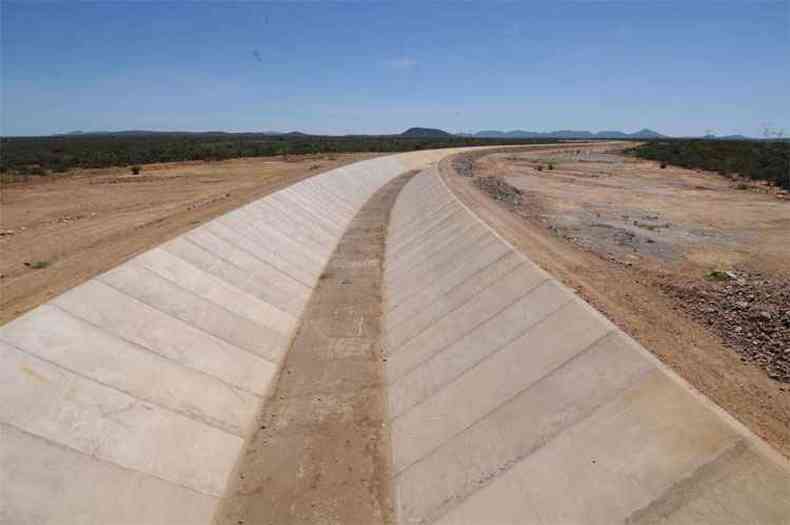 Construo de canal de transposico do Rio So Francisco, em Juazeiro, em Pernambuco(foto: Beto Novaes/EM/D.A Press - 27/05/2015)