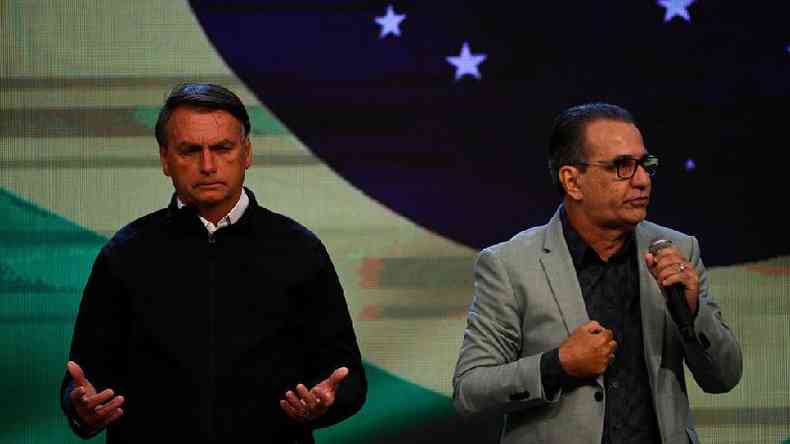 Jair Bolsonaro e Silas Malafaia em culto evanglico