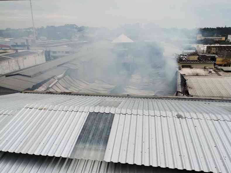 telhado galpo incndio bairro So Francisco Pampulha