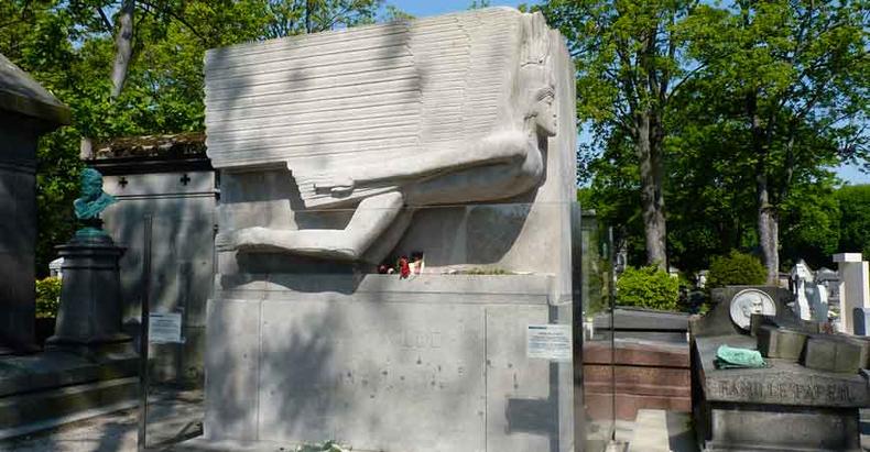 Em Paris, o túmulo do escritor Oscar Wilde é o campeão de visitas no cemitério Père-Lachaise(foto: Luke McKernan/Flickr ) Em Paris, o túmulo do escritor Oscar Wilde é o campeão de visitas no cemitério Père-Lachaise(foto: Luke McKernan/Flickr )