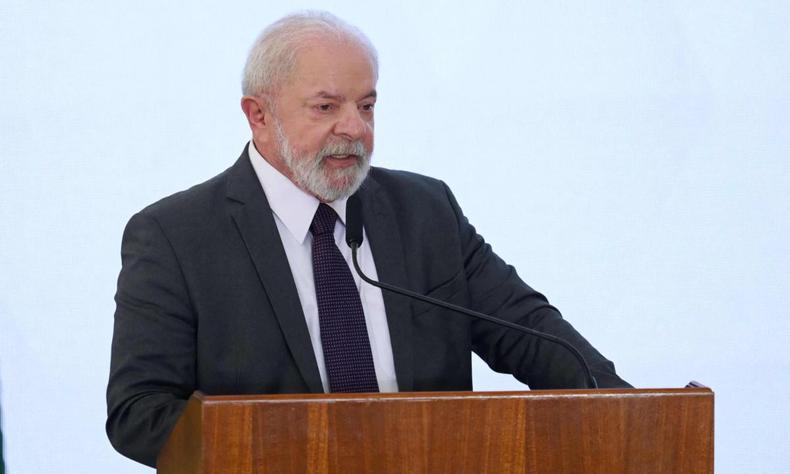 O presidente Luiz Incio Lula da Silva discursa durante o lanamento do programa 'Mais Mdicos', que visa aumentar a oferta de atendimento mdico em regies carentes e isoladas, no Palcio do Planalto, em Braslia, em 20 de maro de 2023