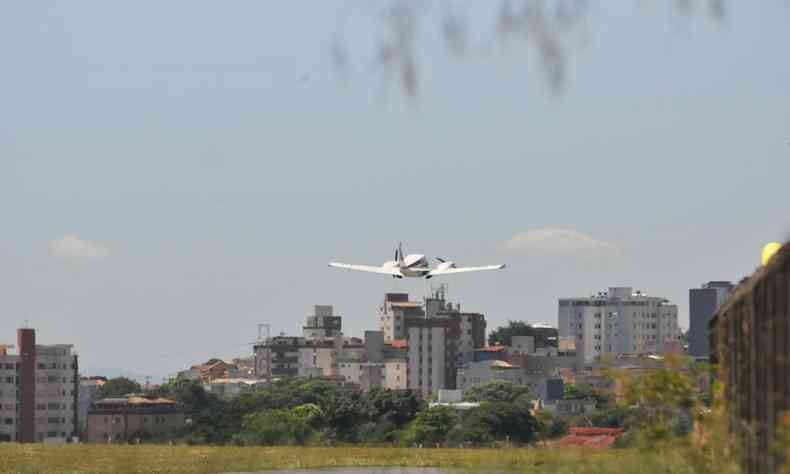 Avio decola no Aeroporto Carlos Prates
