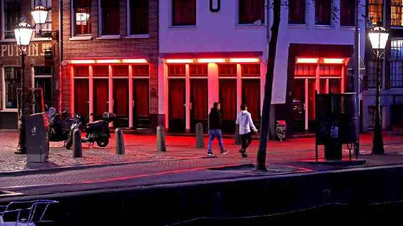 Bares, cafs e restaurantes holandeses devem observar distanciamento social na Holanda(foto: Getty Images)