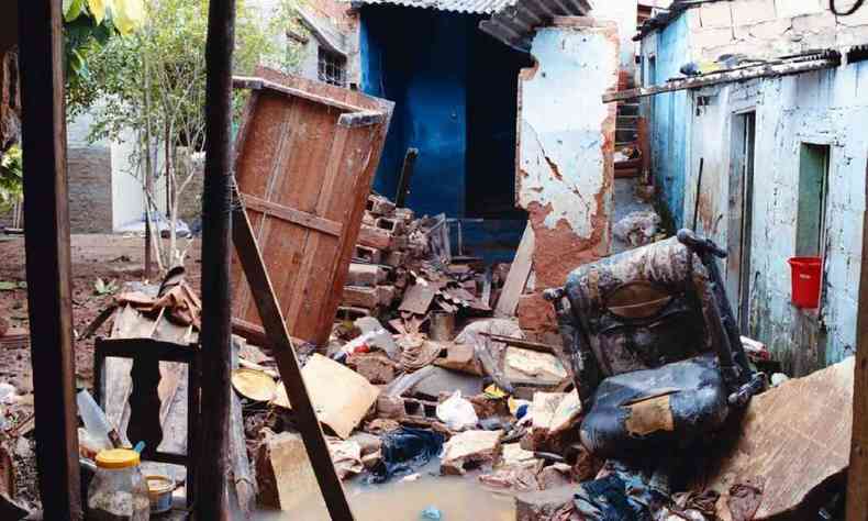 Estragos causados pela chuva, em 2002, em Tefilo Otoni