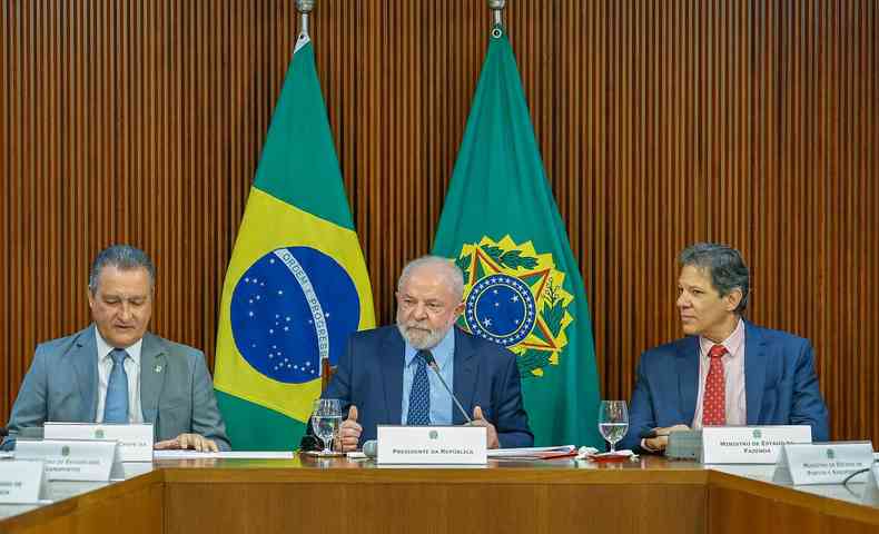 A previso era de que a proposta fosse apresentada aps a viagem do presidente Lula (PT)  China