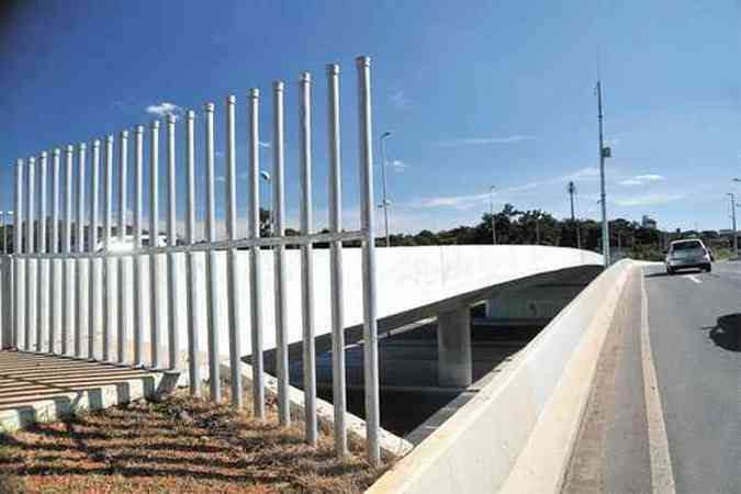 Grades instaladas nas cabeceiras no eliminam risco de acidente como os que vitimaram jovens (foto: Lwandro Couri)