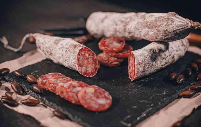 salame com castanha de baru Charcuteria Sagrada Famlia 