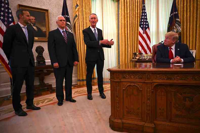 O presidente Donald Trump e representantes da farmacutica anunciaram a liberao do remdesivir na Casa Branca(foto: JIM WATSON/AFP)