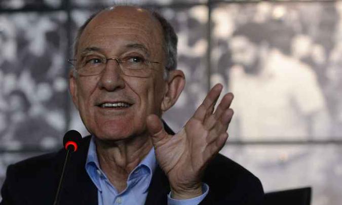 Rui Falcão chegou à sede do Sindicato dos Metalúrgicos na manhã desta sexta-feira (foto: José Cruz/Agência Brasil ) Rui Falcão chegou à sede do Sindicato dos Metalúrgicos na manhã desta sexta-feira (foto: José Cruz/Agência Brasil )