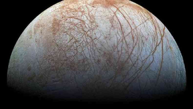 Europa, uma das luas geladas de Jpiter