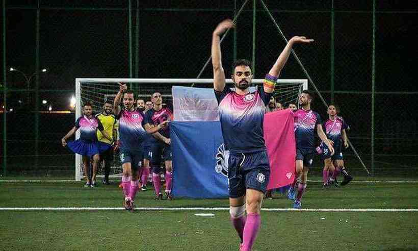 Parada Gay 2017: Uma noite de futebol com o Unicorns FC, o time que joga  contra a homofobia, Esportes