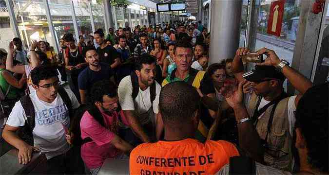 Grupos voltaram s ruas para protestar contra o ltimo aumento das passagens(foto: Tulio Santos/EM/D.A Press)