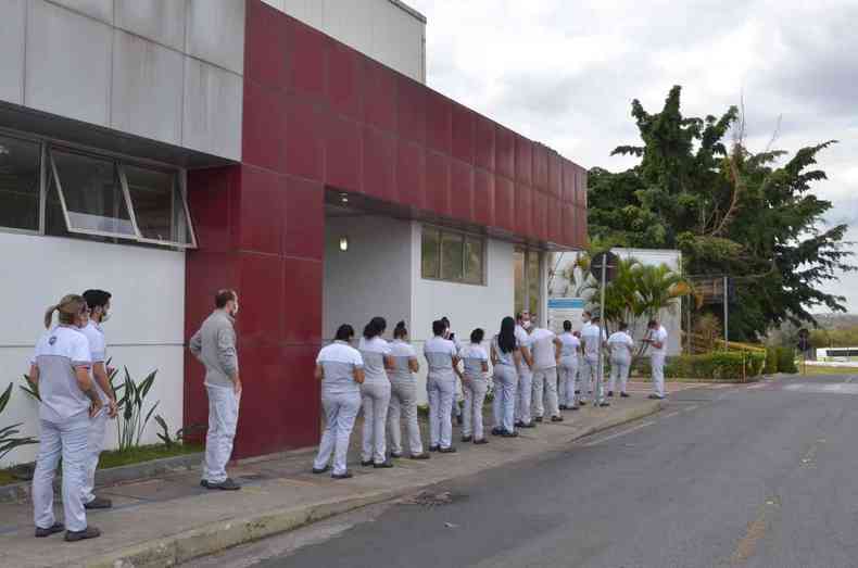 Os funcionrios da Fiat, em Betim, comearam a ser vacinados contra a COVID-19 dentro da empresa(foto: Adeildo Silva/Divulgao)