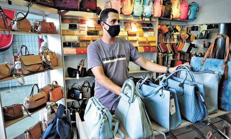 ''Agora, o comrcio est voltando. O que preocupa  se parar de novo'' - Lucas de Almeida, dono de loja no Bairro Barro Preto(foto: Gladyston Rodrigues/EM/D.A Press)