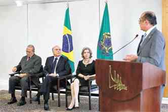 O ministro Eliseu Padilha, o presidente Michel Temer, a presidente do STF, Crmen Lcia, e o presidente do TSE, Gilmar Mendes, durante assinatura de acordo no Palcio do Planalto(foto: (Beto Barata/PR))