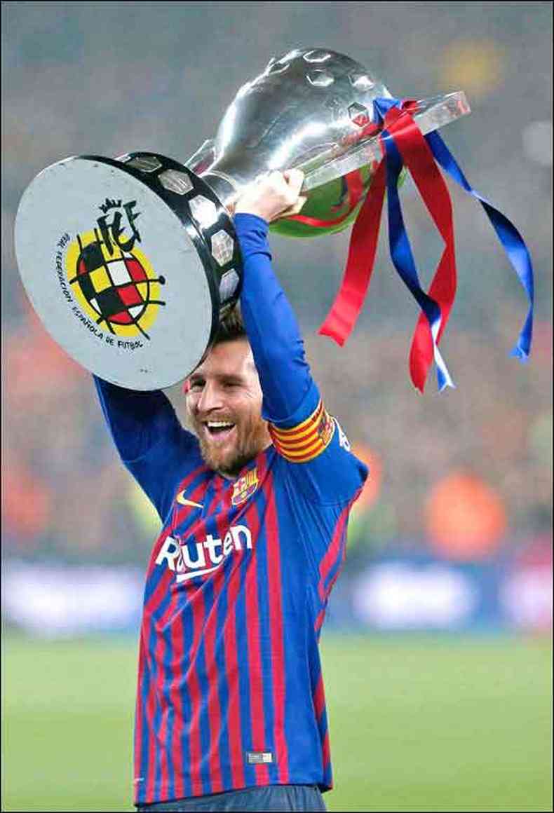 Globoesporte.com > Futebol Internacional > Campeonato Espanhol - NOTÍCIAS -  Messi recebe a Bola de Ouro