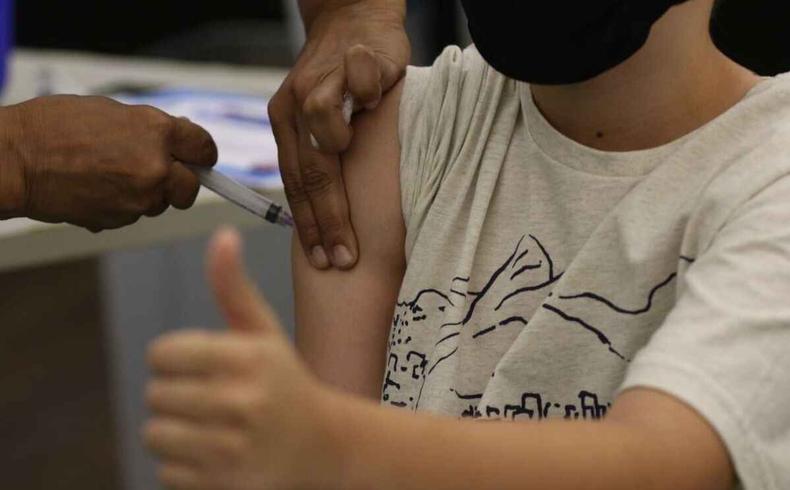 Vacinao de pessoas a partir de 12 anos continua normalmente na cidade para a primeira dose da vacina