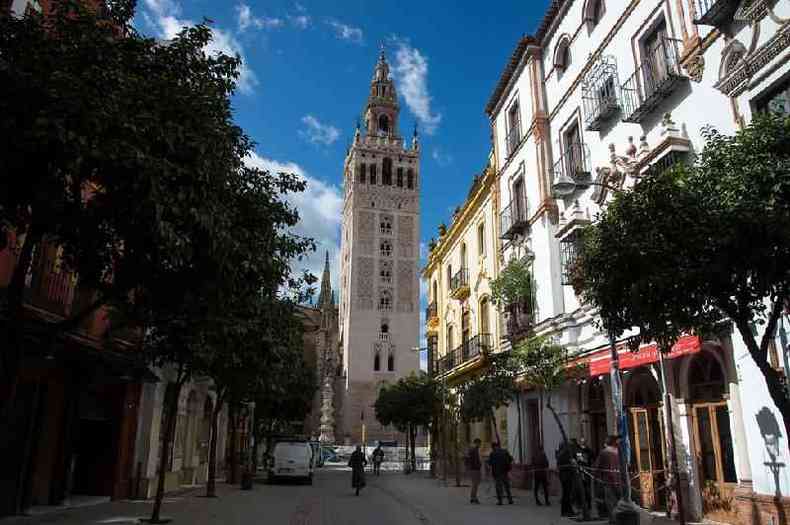 O bar leva o nome da torre Giralda da Catedral de Sevilha(foto: AFP via Getty Images)