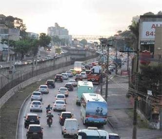 Motoristas precisaram de muita pacincia para enfrentar a lentido no trnsito(foto: Paulo Filgueiras/EM/D.A Press)