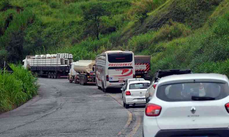 Governo Federal vai fiscalizar e proibir nas estradas os caminhões arqueados  – AMPEF