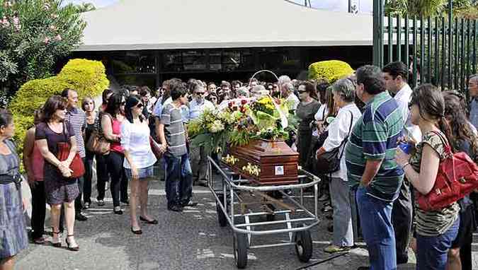 Familiares e amigos lotaram o cemitrio para despedir da atriz(foto: Juarez Rodrigues/EM/D.A.Press)