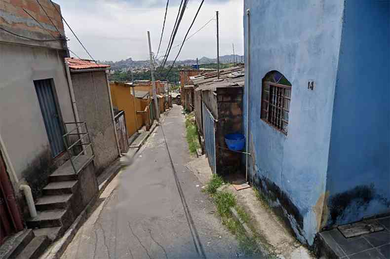 Beco onde o pai foi estrangulado pelo filho adolescente, no Barreiro crime