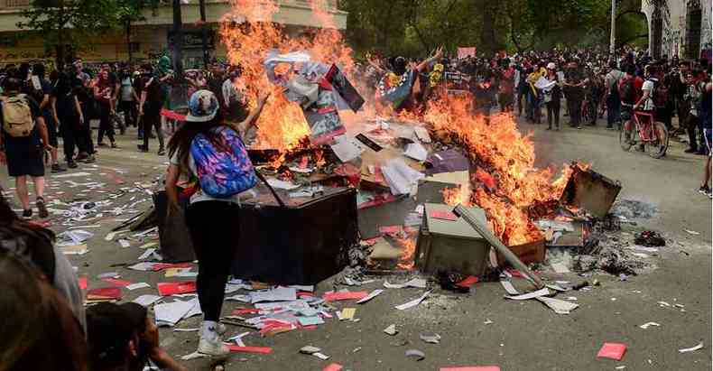 Protestos como no Chile ganham fora em vrias partes do mundo e pressionam governos (foto: Martin Bernetti/AFP)