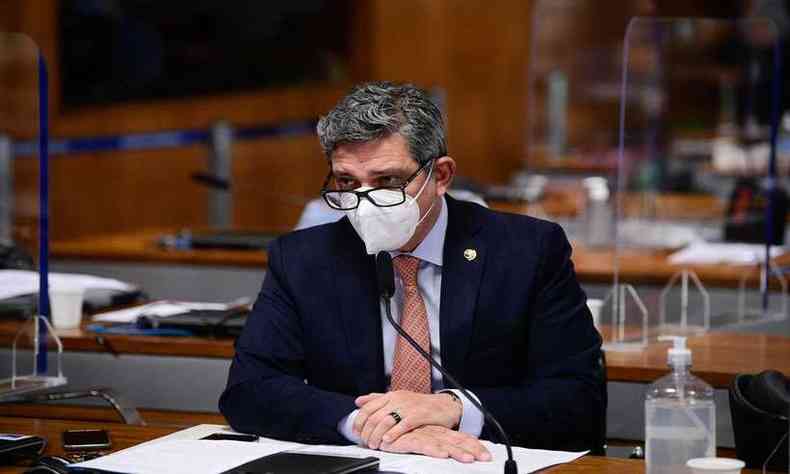 Rogrio Carvalho ironizou o encontro de coronis relatado por representante da Davati nesta quinta-feira (15/7)(foto: Agncia Senado/Reproduo)