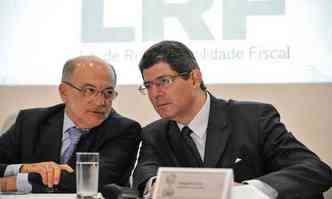 O ministro da Fazenda, Joaquim Levy e o presidente do TCU, Aroldo Cedraz, durante abertura do seminrio Poltica Fiscal: 15 Anos da Lei de Responsabilidade Fiscal (foto: ElzaFiuza/Agncia Brasil)