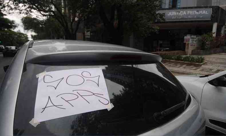Motoristas de aplicativos reclamam da falta de segurana nas ruas de BH(foto: Leandro Couri/EM/D. A Press)