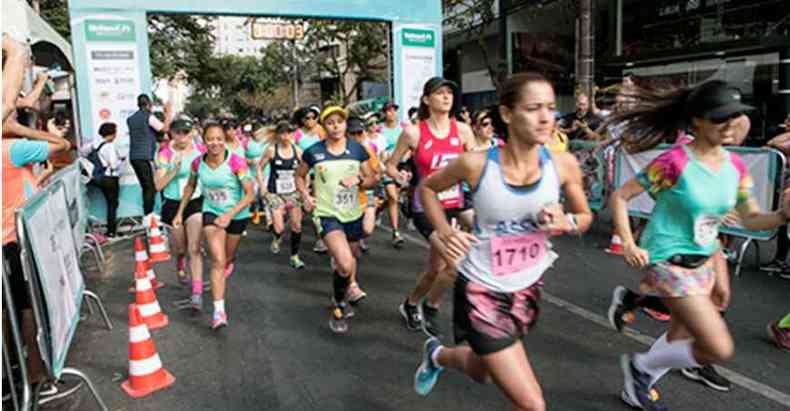 Mais de 2 mil corredoras participaram da corrida Encontro Delas no entorno do shopping DiamondMall(foto: Thiago Mamede/Revista Encontro)