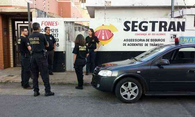 Na operao em MG, foram presos policiais civis, delegado e um policial militar(foto: Mauro Miranda)