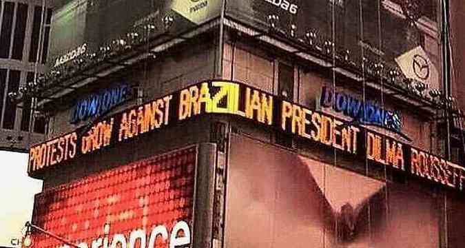 Manifestaes contra o governo Dilma viram notcia em painel na Times Square(foto: Maria Rosane Santos)
