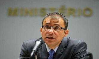 De acordo com Jos� Franco, o Tesouro Nacional emitiu 20% acima de sua necessidade de financiamento para auxiliar na redu��o de liquidez de mercado e atenuar a volatilidade(foto: Wilson Dias/Ag�ncia Brasil)