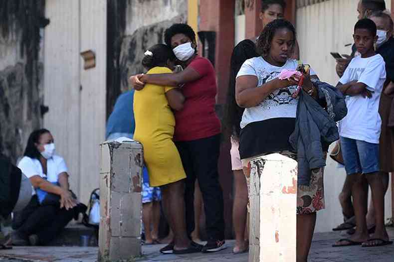  Parentes de pessoas mortas ou feridas durante uma operao policial no Rio de Janeiro 
