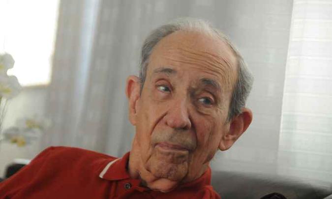 O professor Edson Júdice tinha 92 anos, lecionou até os 88 e foi responsável pela estruturação do Instituto de Ciências Exatas da UFMG(foto: Cristina Horta/EM/D.A PRESS 3/12/2004) O professor Edson Júdice tinha 92 anos, lecionou até os 88 e foi responsável pela estruturação do Instituto de Ciências Exatas da UFMG(foto: Cristina Horta/EM/D.A PRESS 3/12/2004)