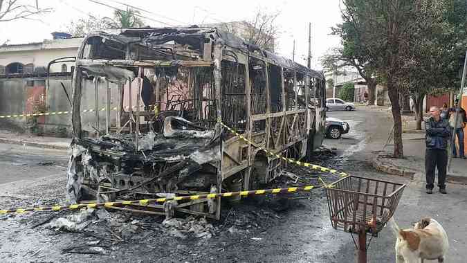 Grupo queimou nibus na madrugada desta sexta-feira na Regio de Venda NovaPaulo Filgueiras/EM/DA Press