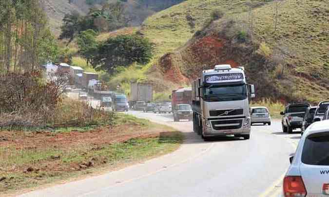 BR-262, que faz ligao com o Esprito Santo, era uma das rodovias previstas para serem concedidas no primeiro plano de infraestrutura do governo, mas o projeto no vingou(foto: Beto Magalhes/EM/D.A Press)