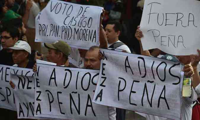 Em meio aos protestos por justia, pedidos para a renncia do presidente mexicano Enrique Pea Nieto(foto: Yuri Cortez/AFP )