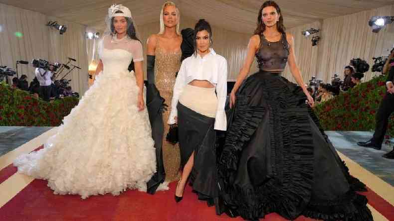 Da esquerda para direita: Kylie Jenner, Khlo Kardashian, Kourtney Kardashian e Kendall Jenner