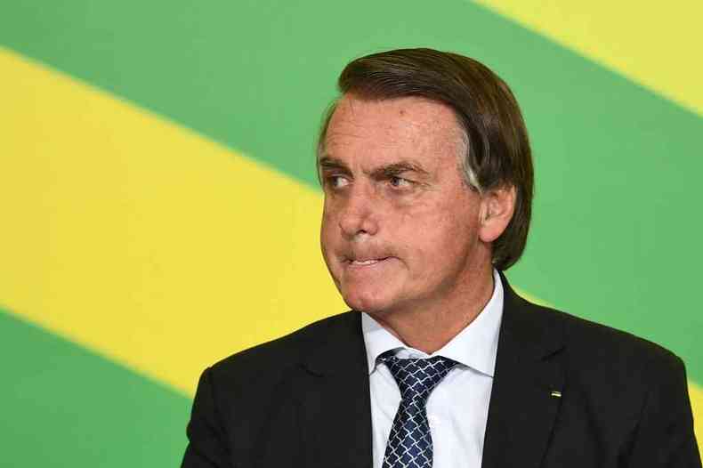 Bolsonaro morde os lbios em cerimnia no Palcio do Planalto