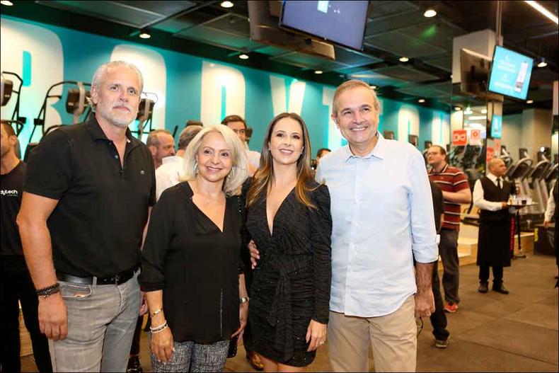 Rafael Schneider, Angela Gutierrez, Ana Gutierrez e Luiz Urquiza, no Ponteio(foto: Renata Melo/Divulgação) Rafael Schneider, Angela Gutierrez, Ana Gutierrez e Luiz Urquiza, no Ponteio(foto: Renata Melo/Divulgação)