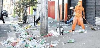 Limpeza urbana na capital corre risco de sofrer colapso se os garis da PBH cruzarem os bra�os no m�s que vem(foto: Beto Novaes/EM/D.A Press - 17/2/13)