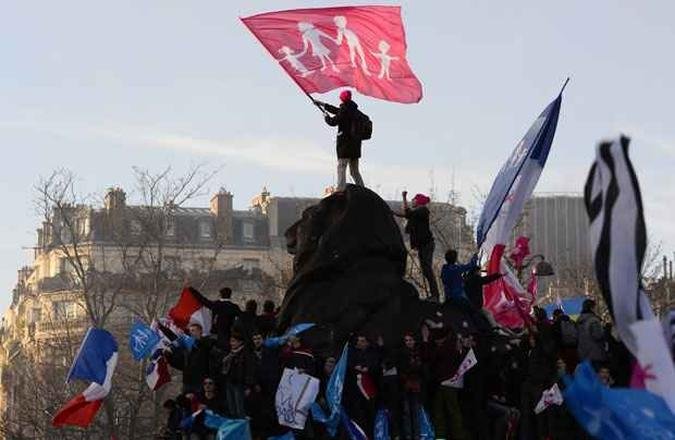 Movimento ''La Manif Pour Tous'' (Protesto por todos) defende conceito de fam�lia tradicional e se op�e �s t�cnicas de procria��o assistida e fertiliza��o para casais de l�sbicas na Fran�a(foto: AFP PHOTO/ERIC FEFERBERG)