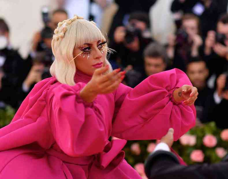 Lady Gaga usou quatro looks no tapete vermelho (foto: Angela WEISS/apf)