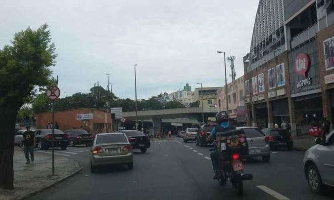 Movimentação de veículos foi intensa na Rua Curitiba, que da acesso à rodoviária e ao Complexo da Lagoinha Movimentação de veículos foi intensa na Rua Curitiba, que da acesso à rodoviária e ao Complexo da Lagoinha