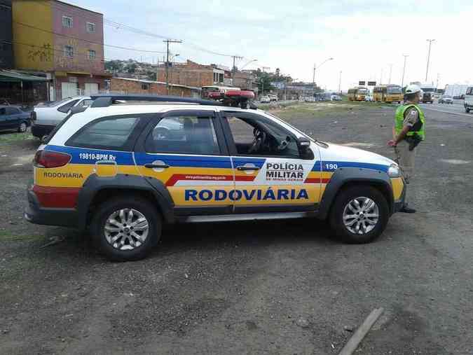 Abordagem a motoristas nas proximidades do Viaduto So Francisco, na Regio da PampulhaPolcia Militar Rodoviria (PMRv) / Divulgao