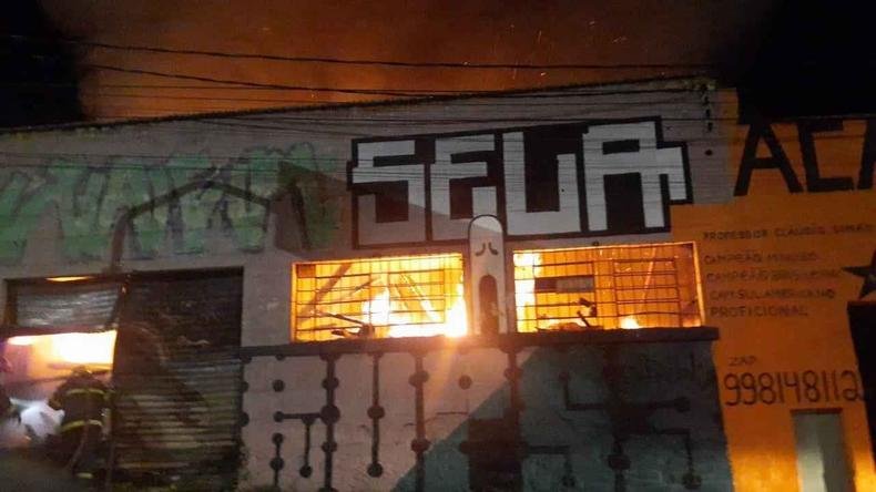Inc�ndio em galp�o